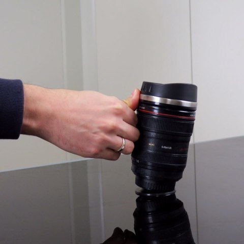 ANTYGRAWITACYJNY KUBEK OBIEKTYW