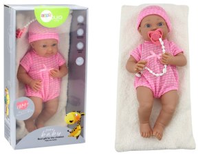 LALKA BOBAS W RÓŻOWYM UBRANKU CZAPECZKA SMOCZEK KOŁDERKA