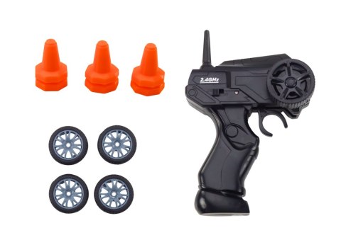 AUTKO SPORTOWE ZDALNIE STEROWANE R/C 1:24 NIEBIESKI WYMIENNE KOŁA