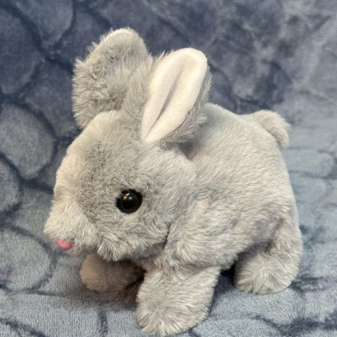 PLUSZOWA MASKOTKA PRZYTULANKA ZAJĄC KRÓLIK SZARY 18CM