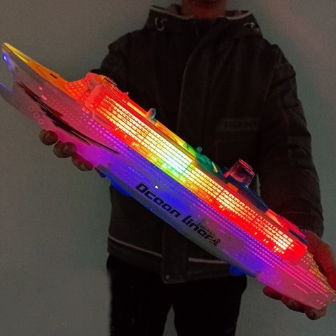 STATEK PASAŻERSKI WYCIECZKOWY JEŻDŻĄCY ŚWIATŁA DŹWIĘKI