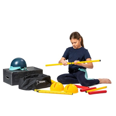 ZESTAW SKIPPI - HOBBY HORSE CZARNY I PRZESZKODA DO SKAKANIA 135 CM