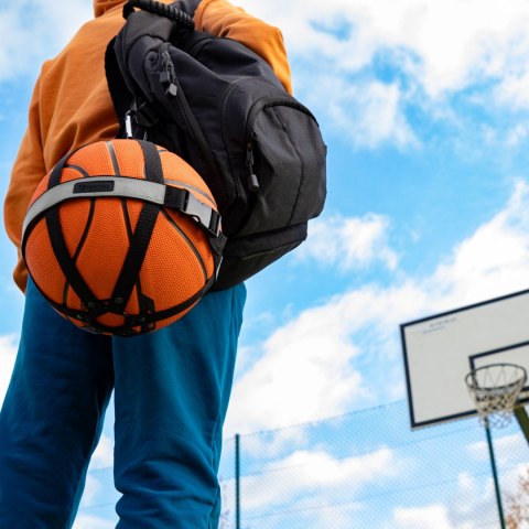 Uchwyt na piłkę Sprintigo - czarny - prezent dla młodego piłkarza