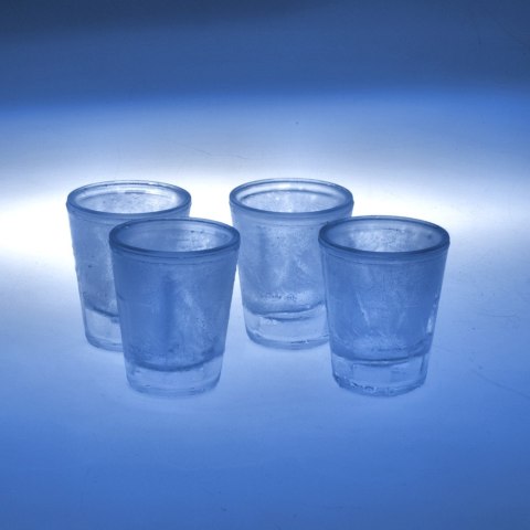 Nietopniejące kieliszki lodowe na 18 osiemnastkę