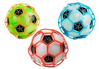SKACZĄCA TAŃCZĄCA PIŁKA FOOTBALL GRA ŚWIECI