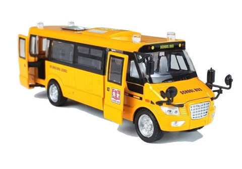 METALOWY AUTOBUS SZKOLNY Z SILNIKIEM NACIĄGANYM