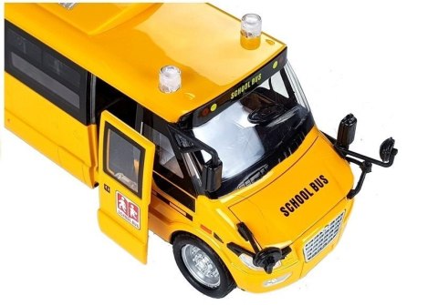 METALOWY AUTOBUS SZKOLNY Z SILNIKIEM NACIĄGANYM