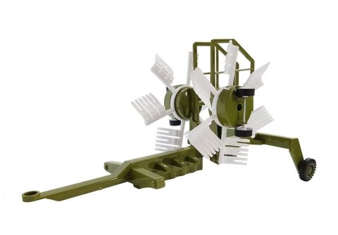 TRAKTOR Z PRZYCZEPKĄ, ZGRABIARKĄ I CYSTERNĄ CZERWONY