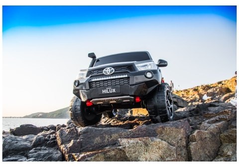 AUTO NA AKUMULATOR TOYOTA HILUX CZARNY LAKIEROWANY