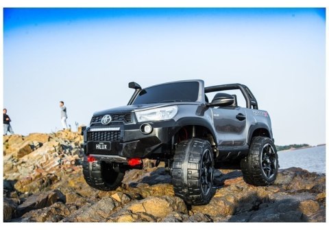 AUTO NA AKUMULATOR TOYOTA HILUX CZARNY LAKIEROWANY