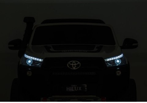 AUTO NA AKUMULATOR TOYOTA HILUX CZARNY